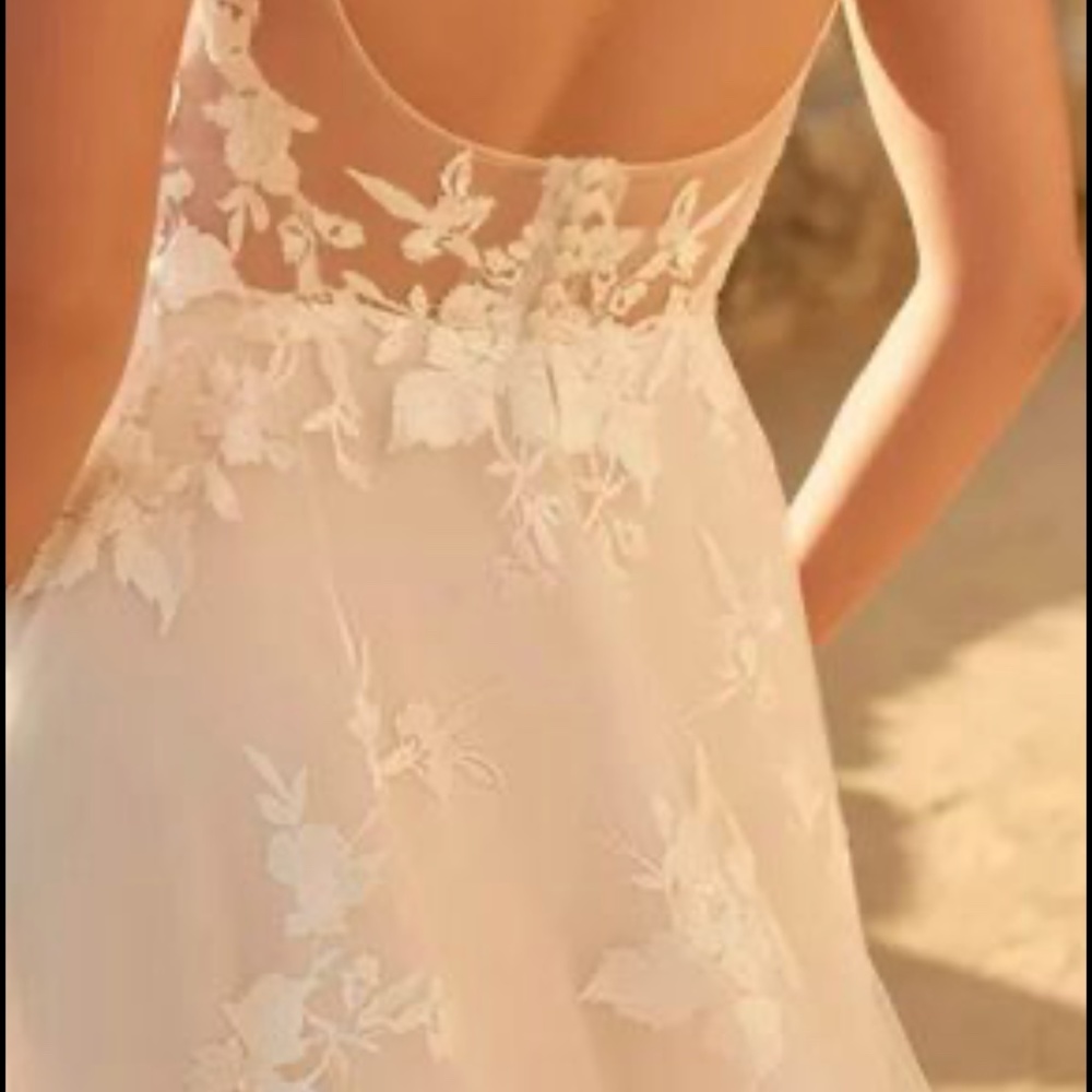Maggie Sottero ‘Winter’ Wedding Dress - Picture 3 of 5